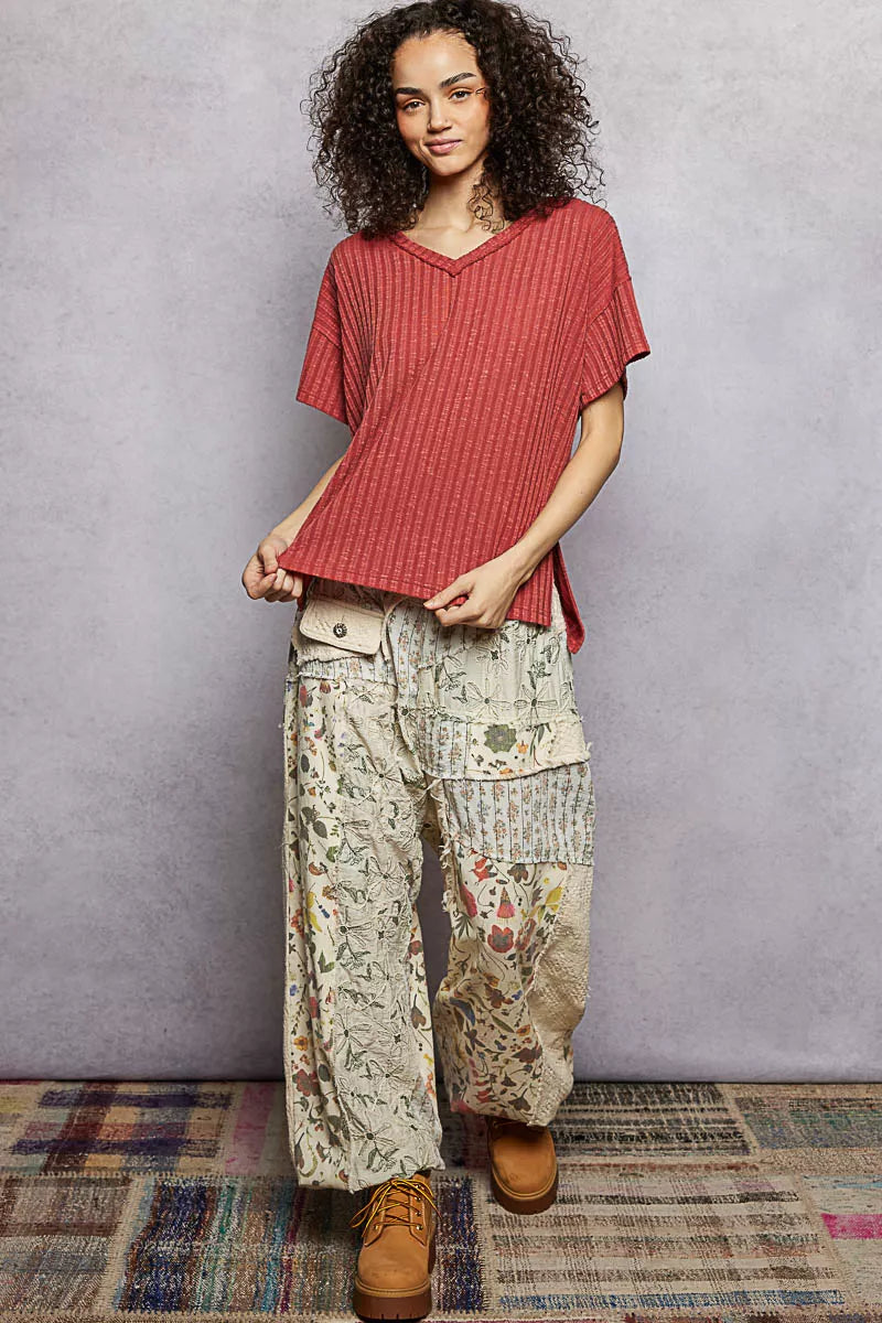 POL Ribbed Knit V-Neck Short Sleeve T-Shirt with Side Slit Montret