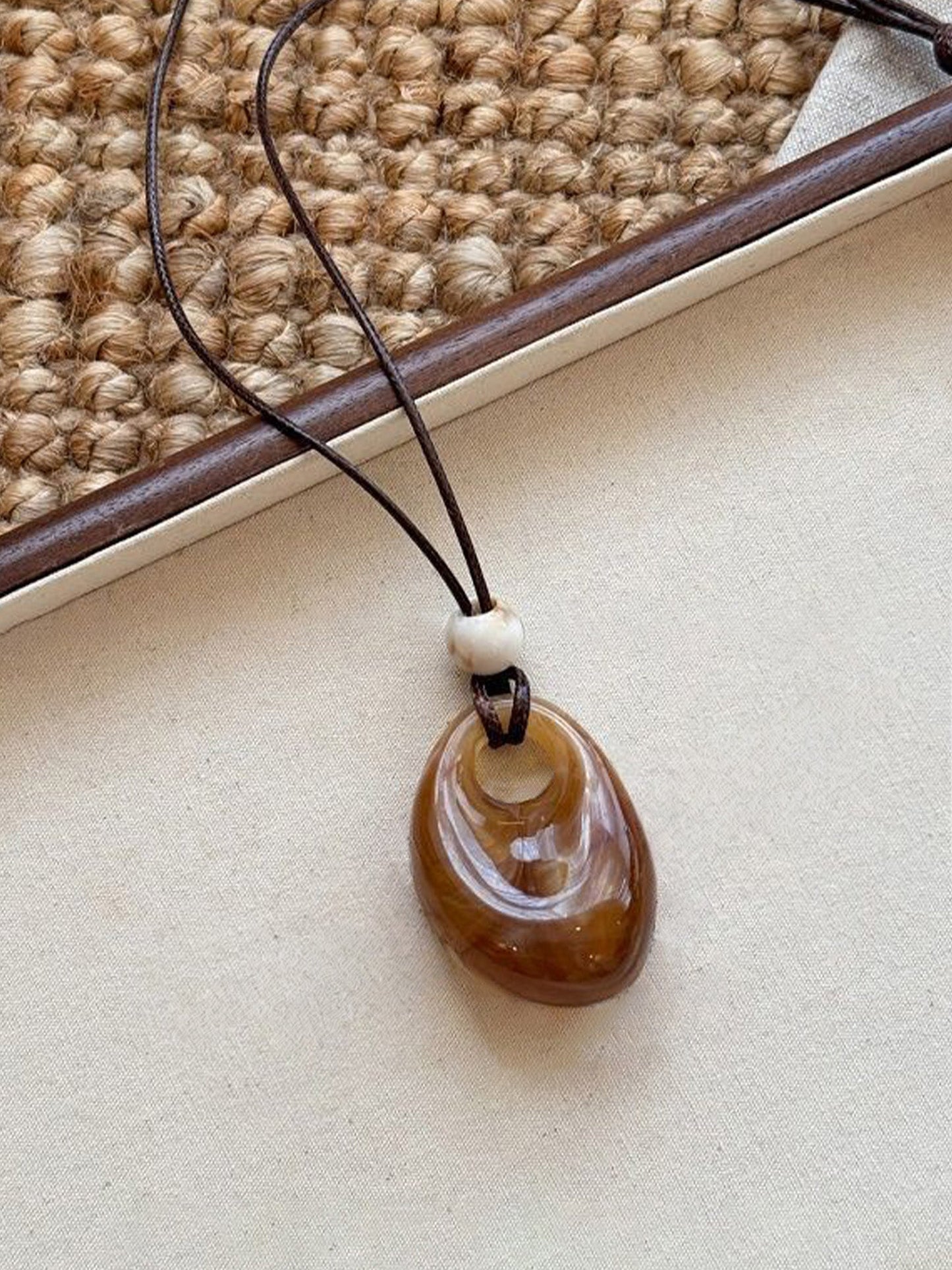 Long Pendant Necklace With Marbled Design LINTICO