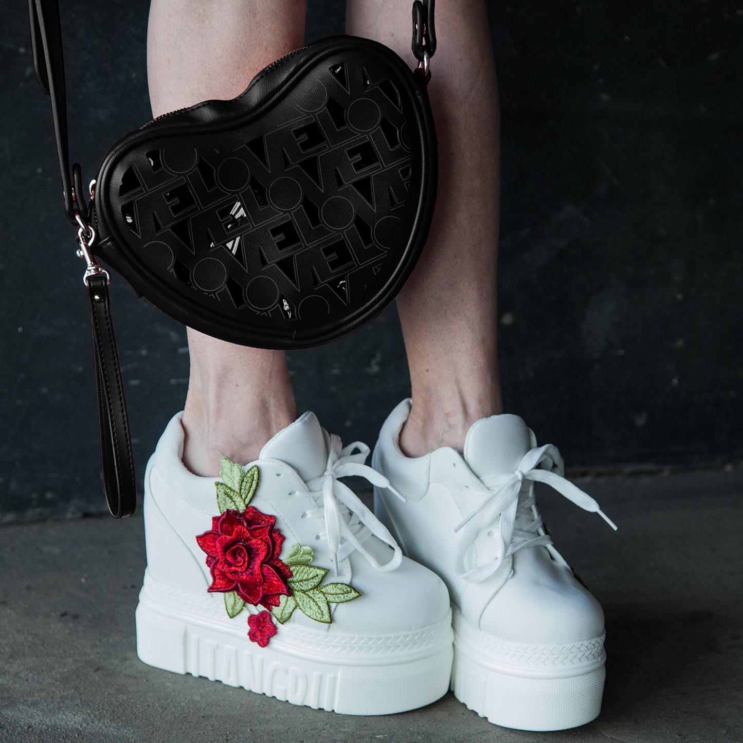 LOVE CROSSBODY Love, Zero Negative