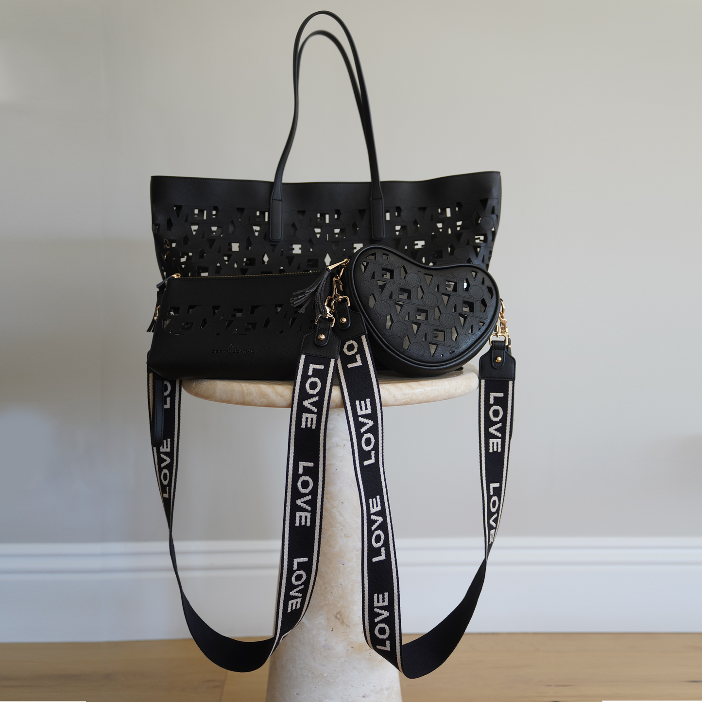 LOVE STRAP Love, Zero Negative