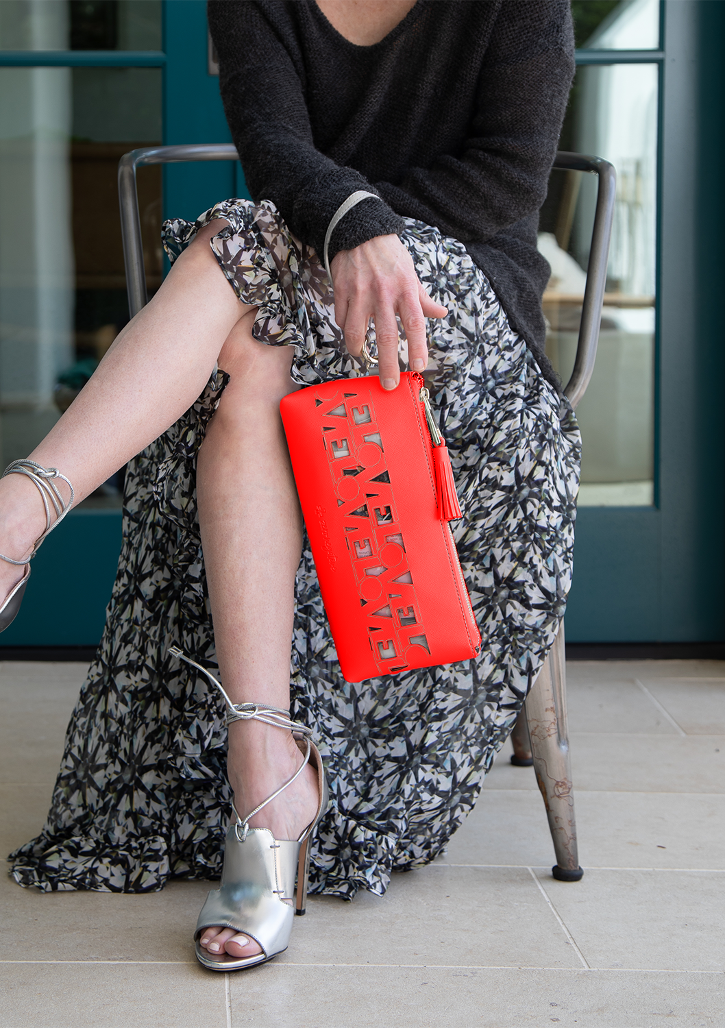 LOVE CLUTCH Love, Zero Negative