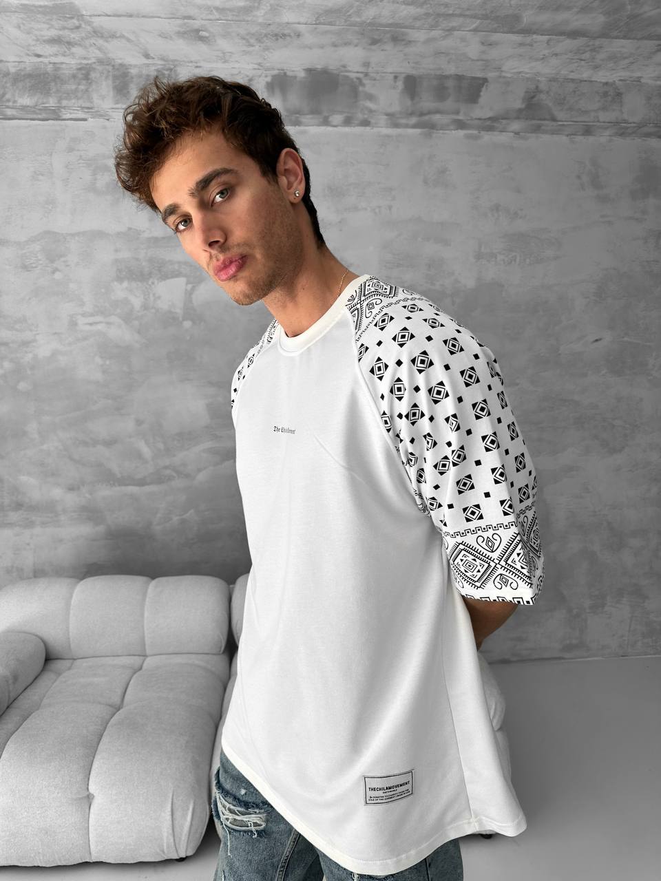 Artistic Graphic Cotton T-Shirt / Figure with Rug Print Tee Withinblack
