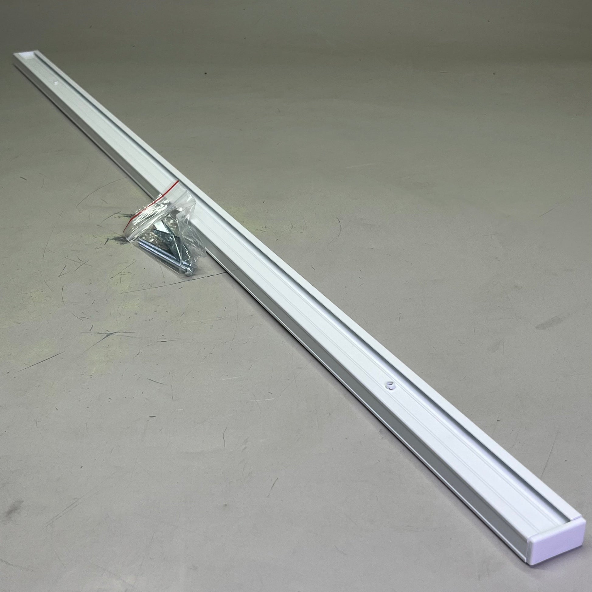 LEVITON Single Circuit Track Lighting Sz  4’, White Finish LT4P PayWut