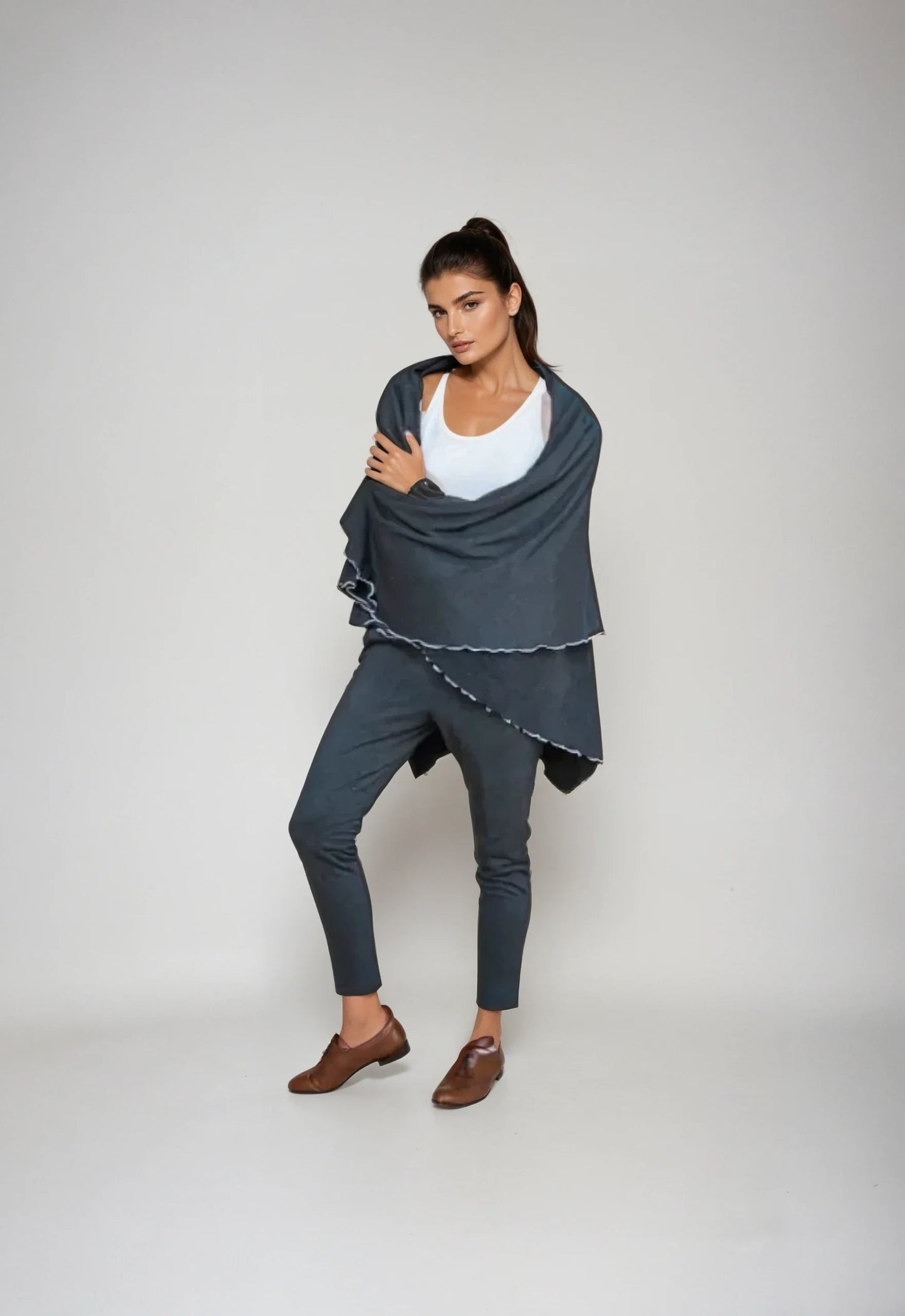 Buki Blanket - Charcoal Grey Buki