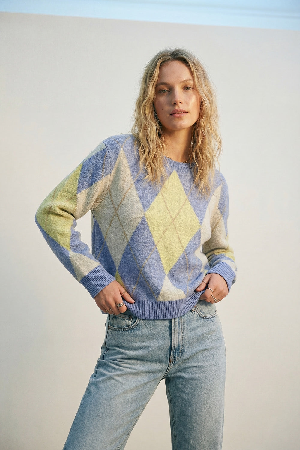 Blue and yellow diamond patterned sweater in soft fluffy knit Q2store