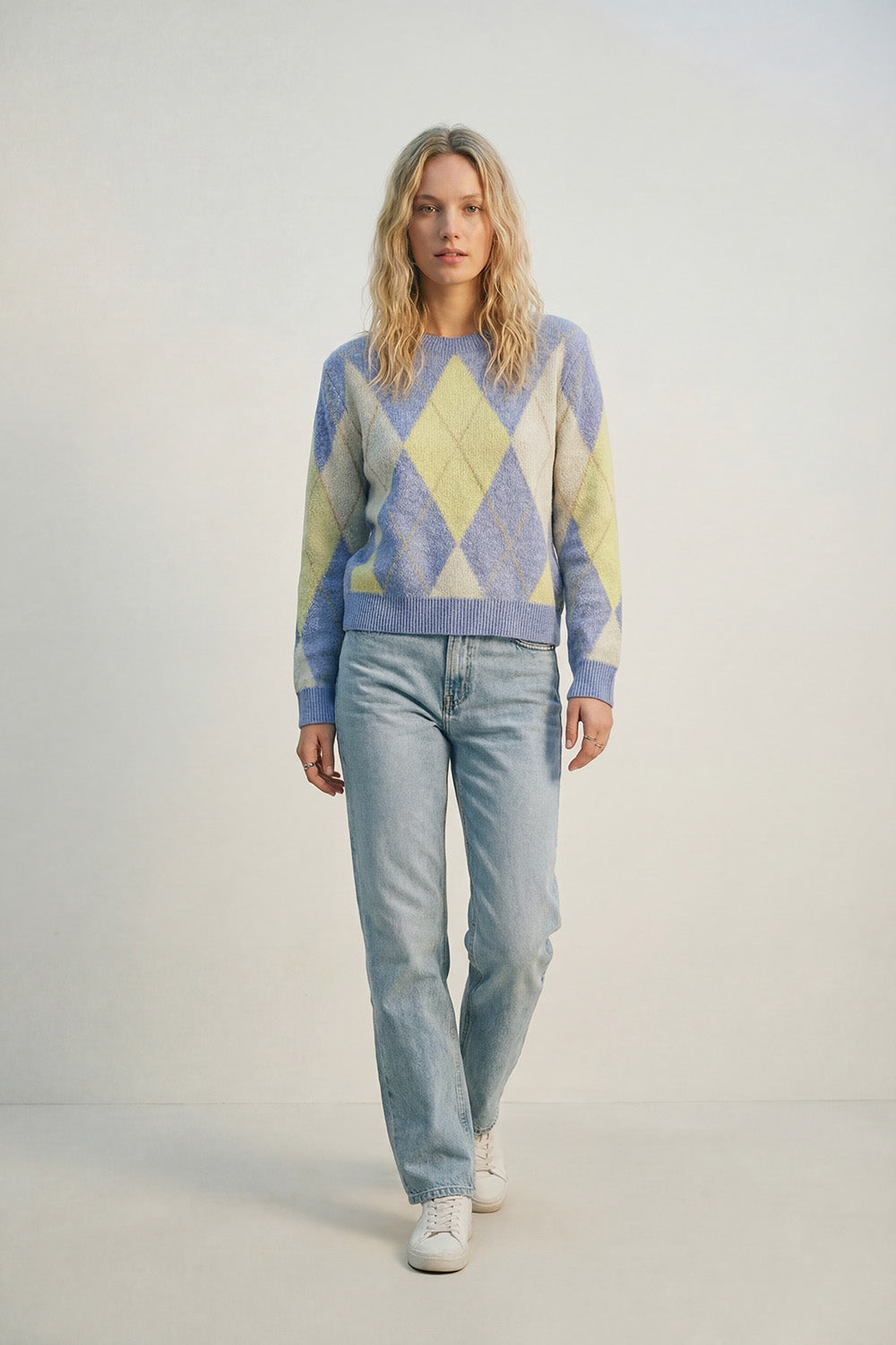 Blue and yellow diamond patterned sweater in soft fluffy knit Q2store