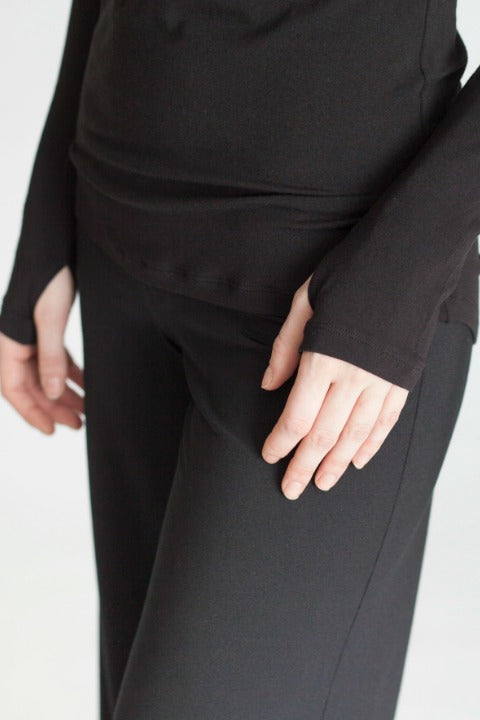 Collagen V-Neck Buki