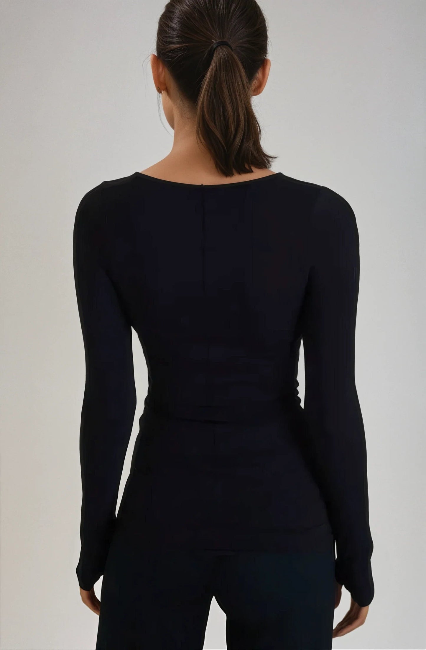 Collagen V-Neck Buki