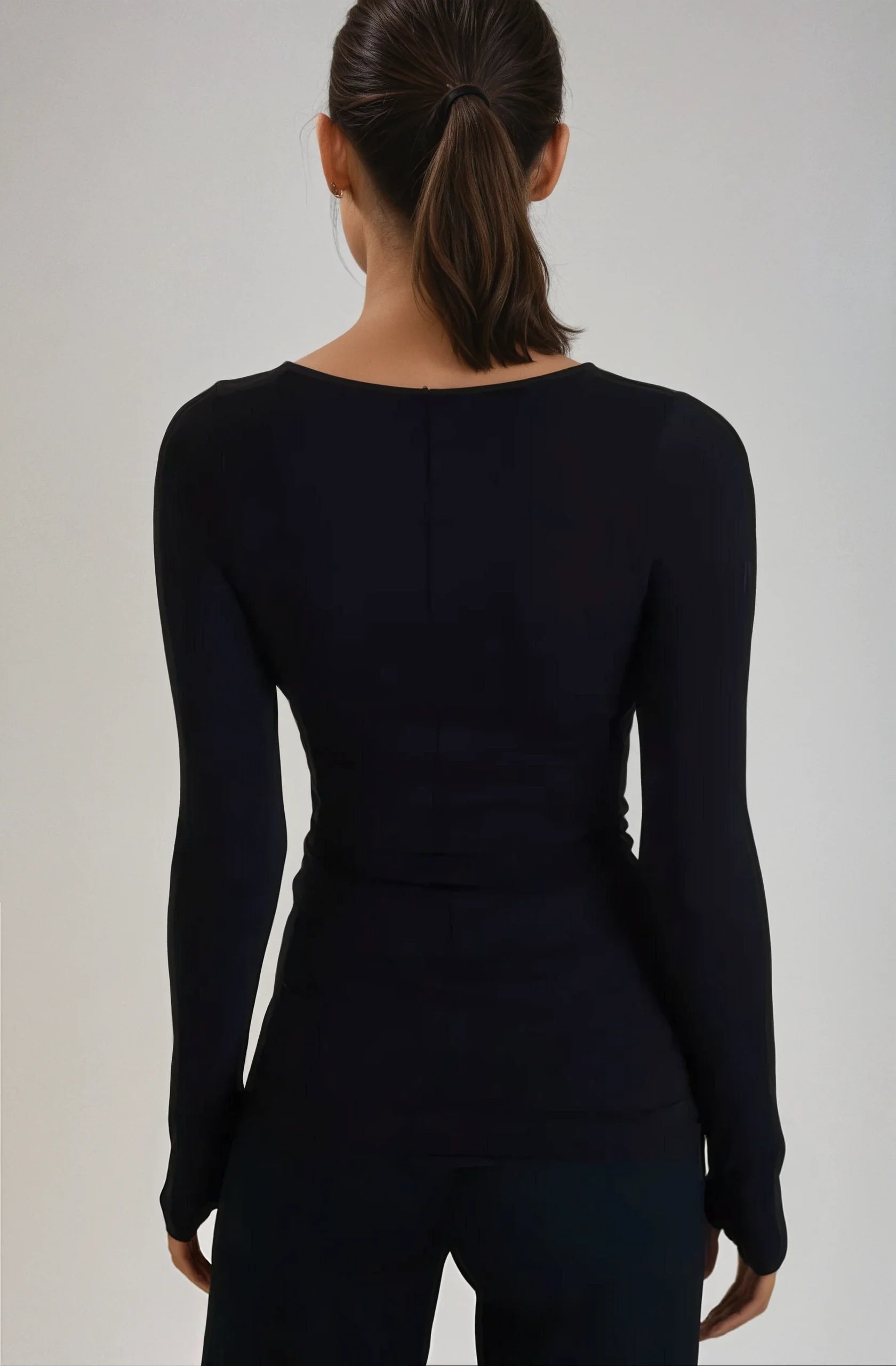 Collagen V-Neck Buki