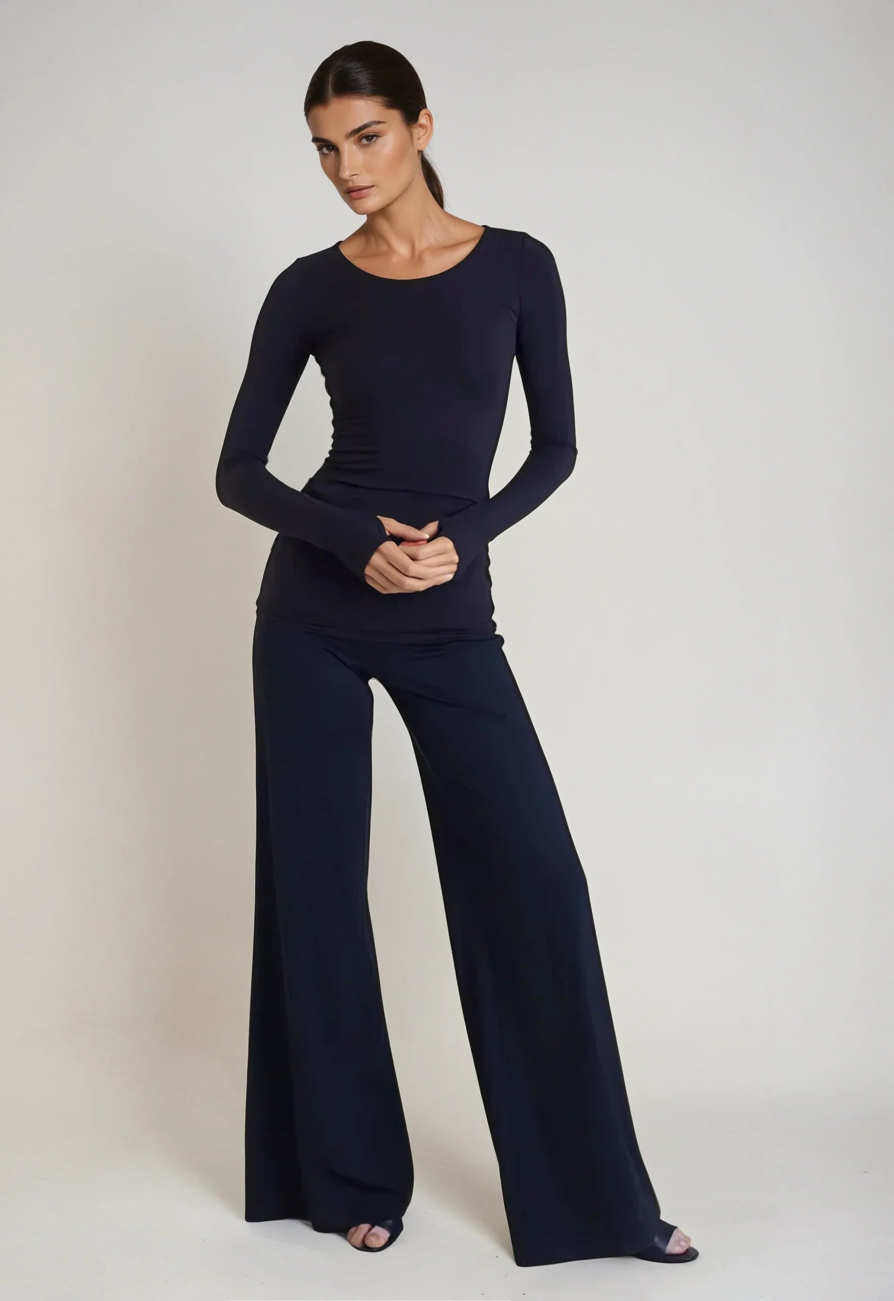 Collagen V-Neck Buki