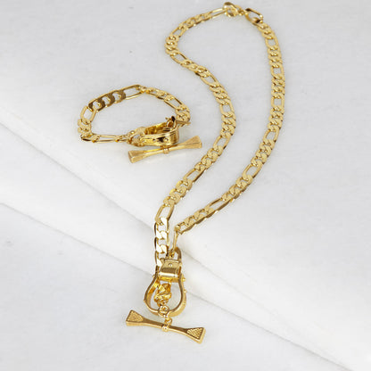 Cortina - Cuban Chain Western Stirrup Bracelet in Gold Urban-Equestrian