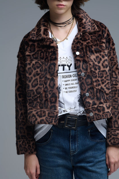 Cropped button-up faux fuzzy jacket in bold leopard print Q2store