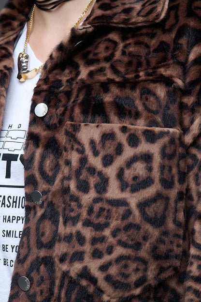 Cropped button-up faux fuzzy jacket in bold leopard print Q2store