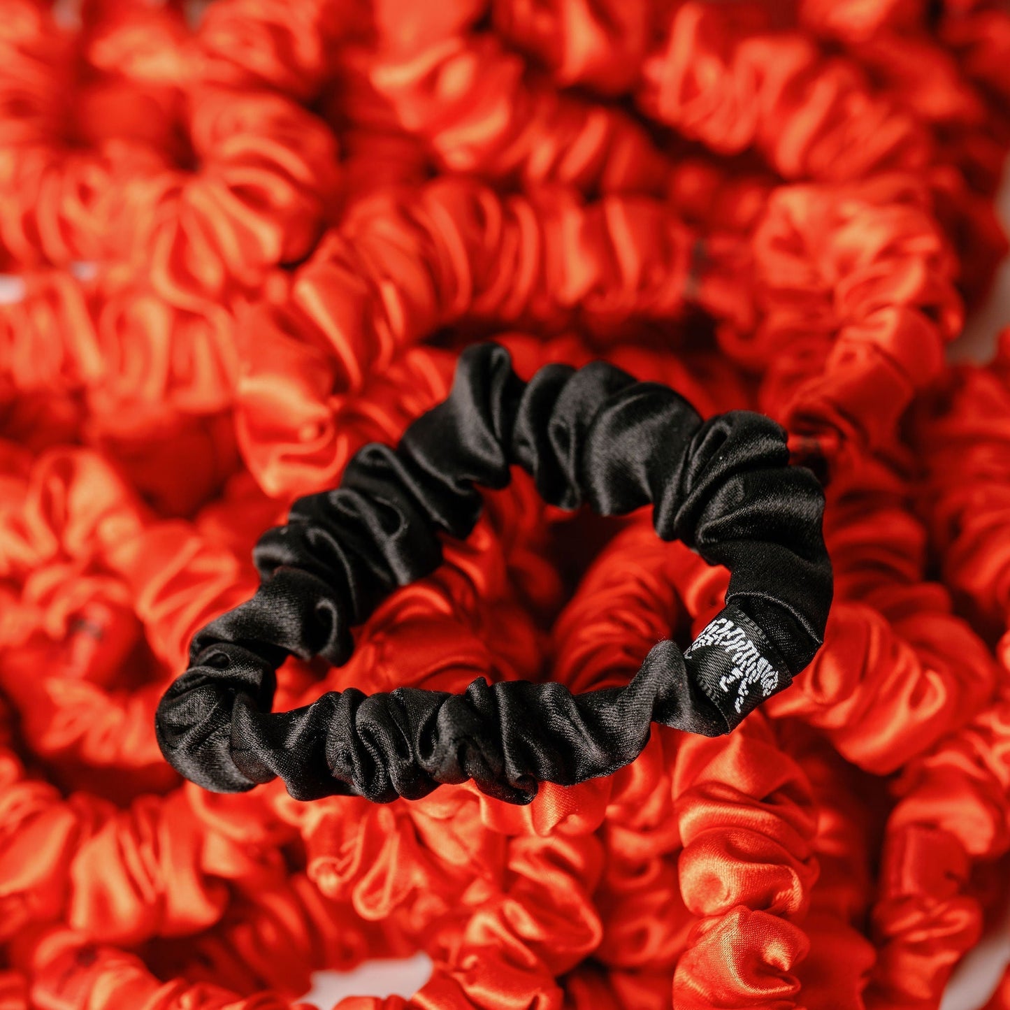 Organic Silk Small Scrunchie Onyx Black LINA LENNOX