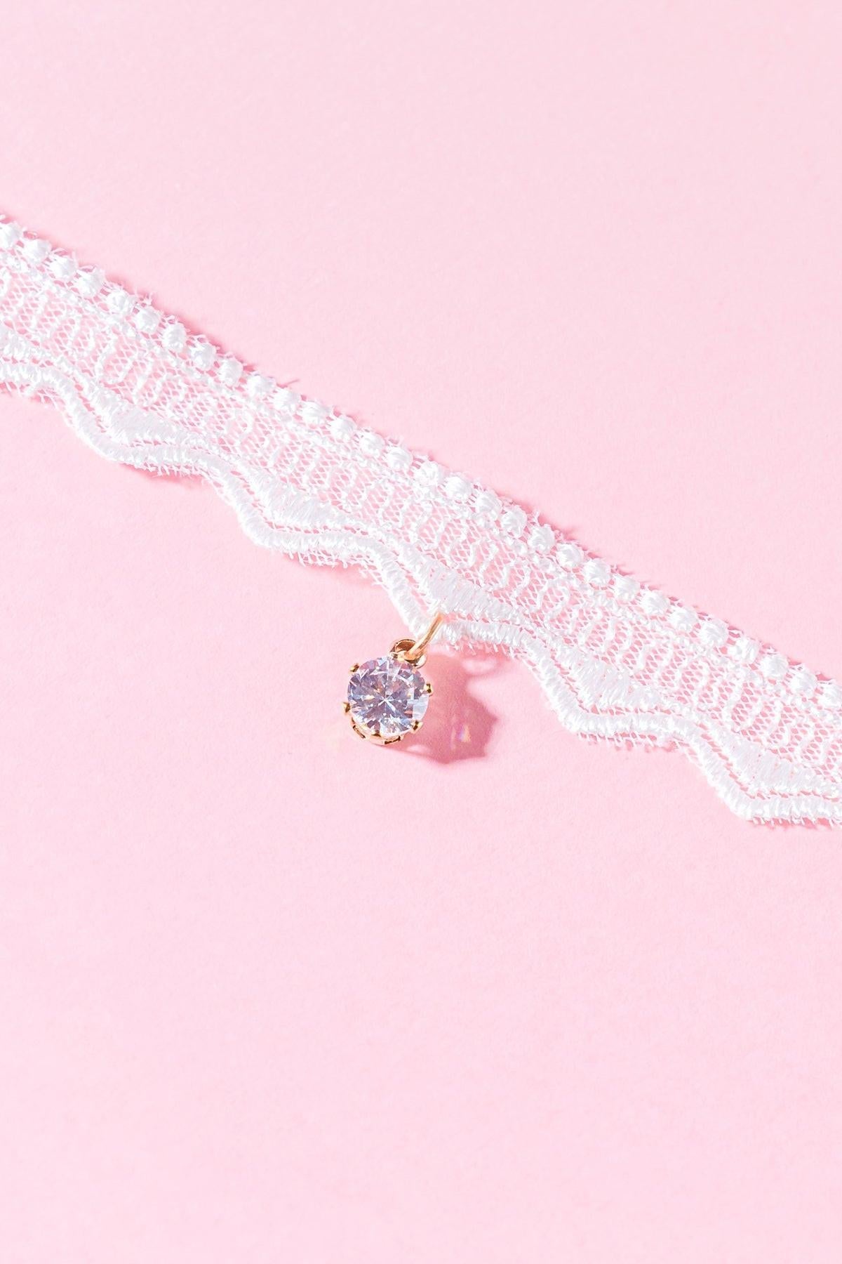 PRETTY IN LOVE CHOKER Flying Tomato