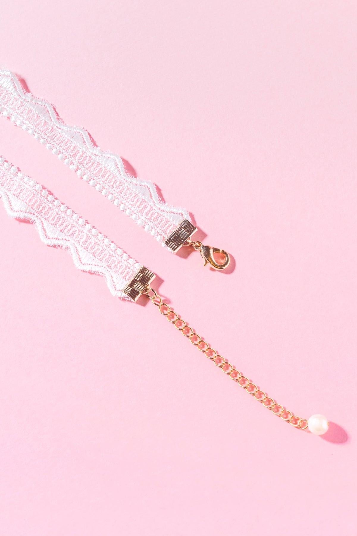 PRETTY IN LOVE CHOKER Flying Tomato