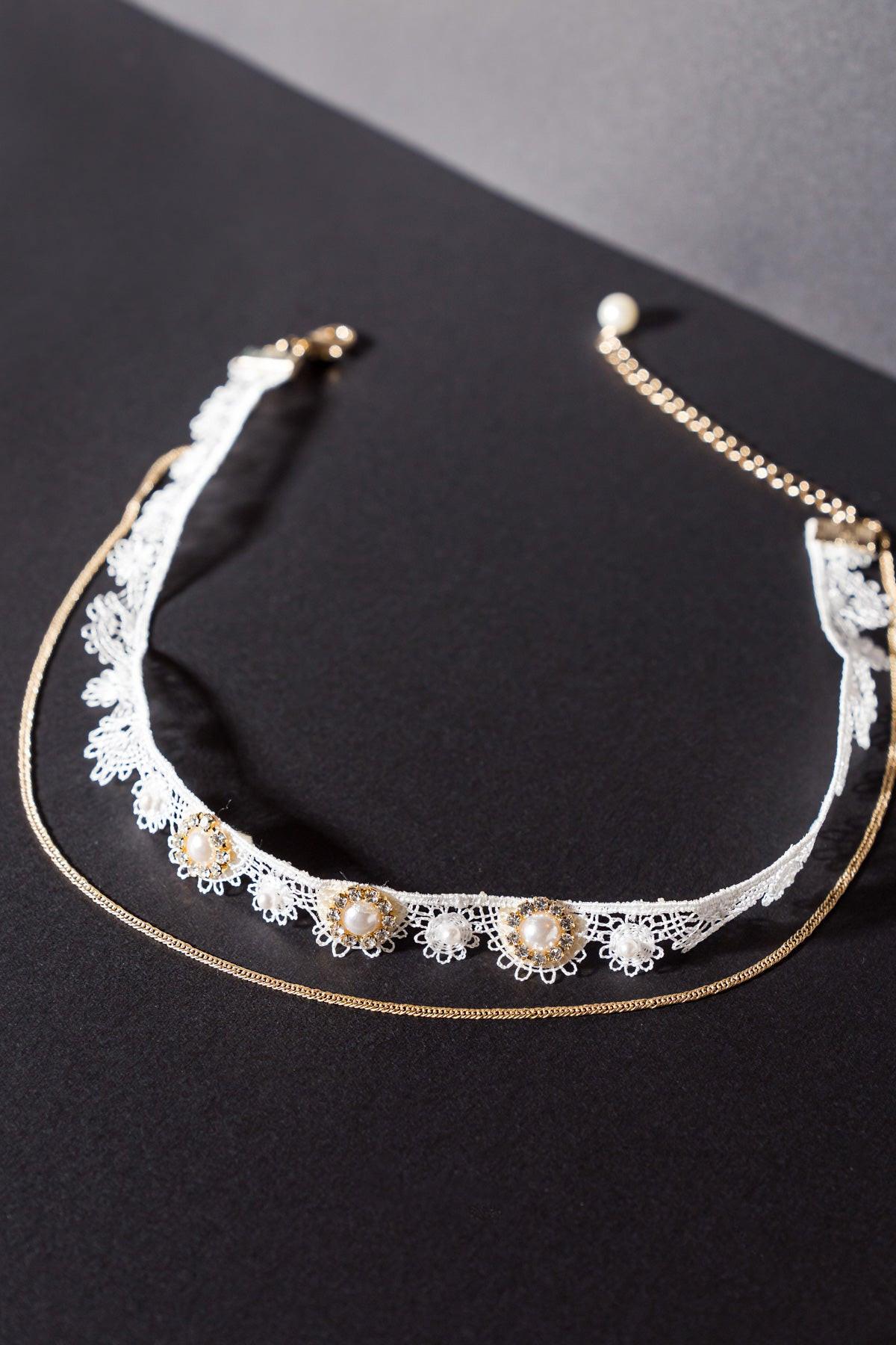 MOON CRESCENT PEARLS CHOKER Flying Tomato