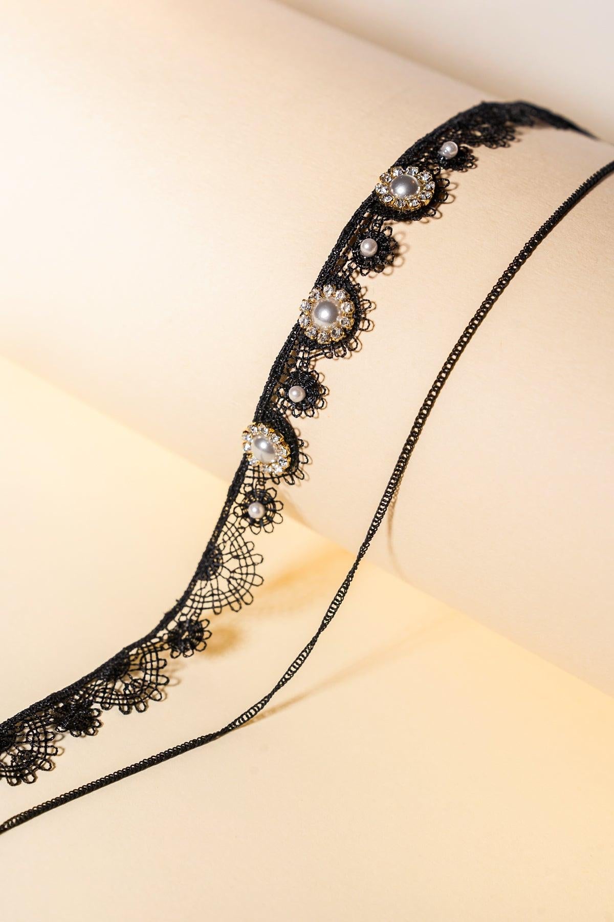 MOON CRESCENT PEARLS CHOKER Flying Tomato
