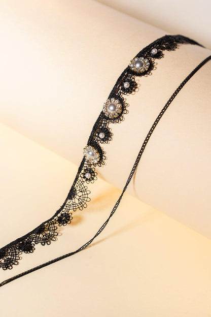MOON CRESCENT PEARLS CHOKER Flying Tomato