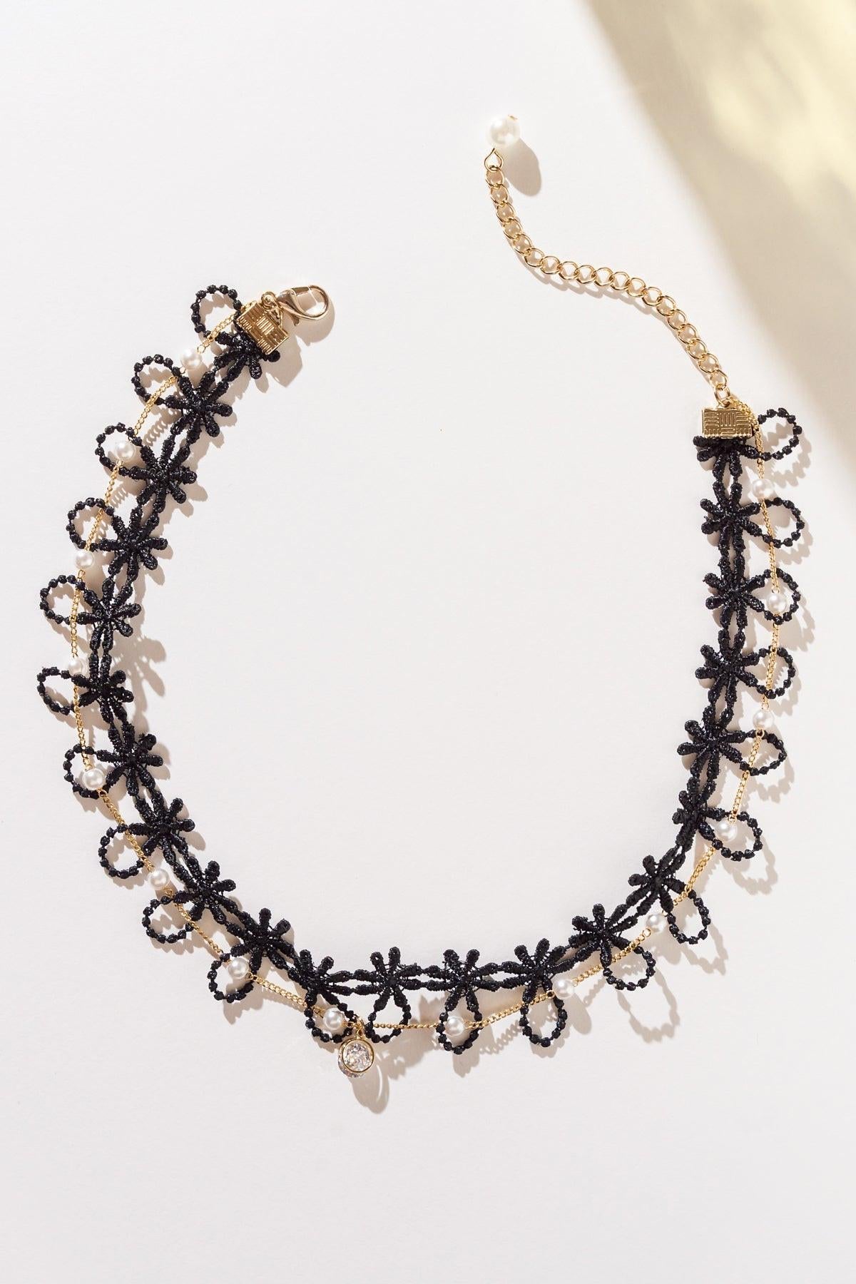 DAISY CHAIN PEARLS CHOKER Flying Tomato