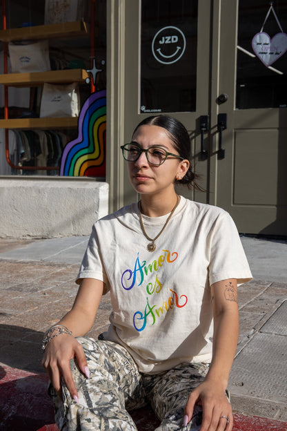 Amor Es Amor Rainbow Tee JZD