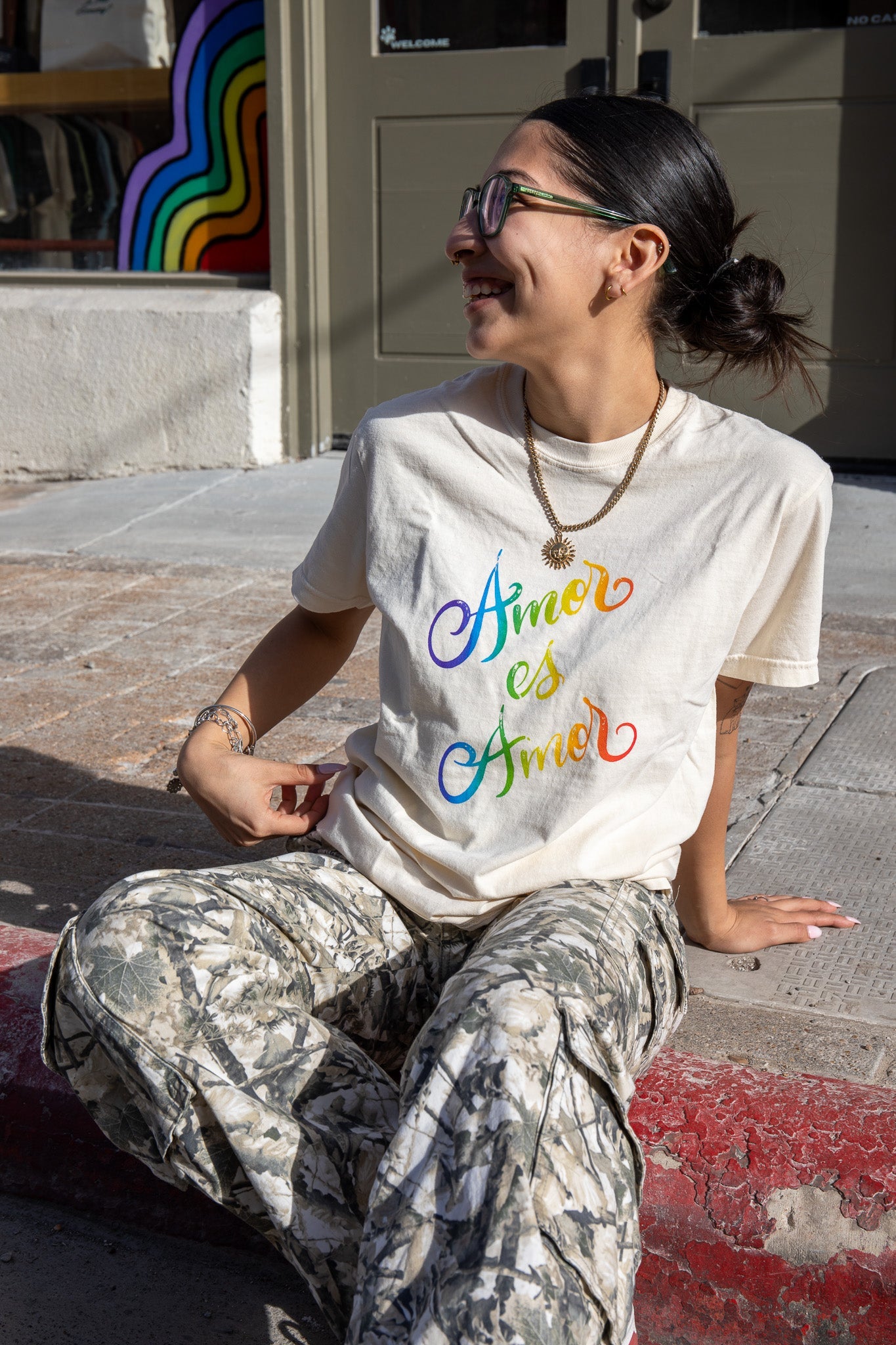 Amor Es Amor Rainbow Tee JZD