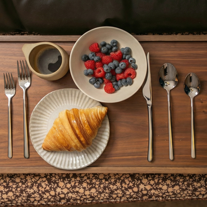 Emilia Mirror 20-Piece Flatware Set Italic