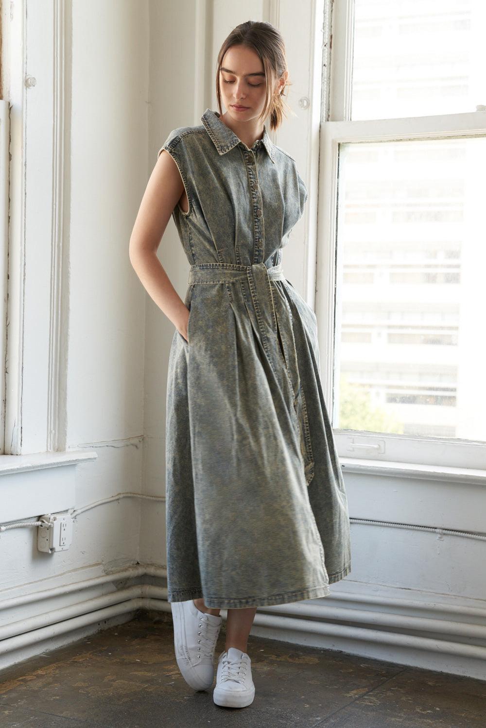 SUNSHINE SQUEEZE DENIM MIDI DRESS Flying Tomato