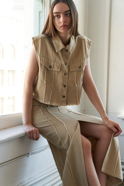 BETWEEN THE PAGES WOVEN TWILL VEST Flying Tomato