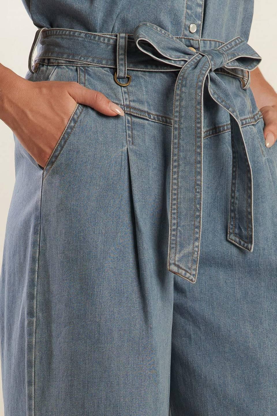 WONDERING WHY LIGHT DENIM PANTS Flying Tomato