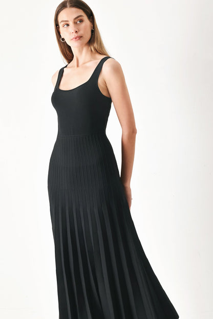 MONO FORM SWEATER KNIT MIDI DRESS Flying Tomato