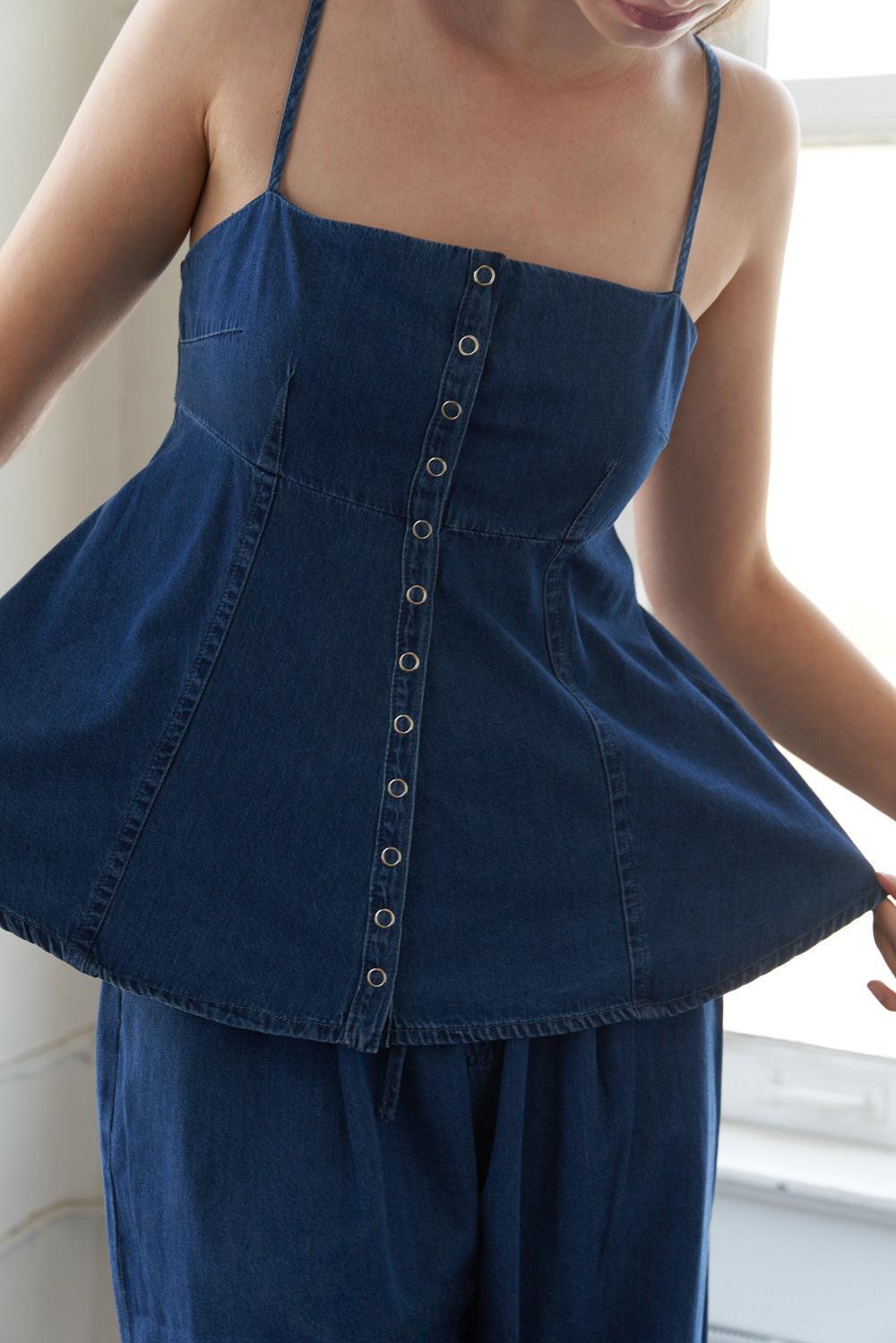 AUTHENTIC MOMENTS LIGHTWEIGHT DENIM TOP Flying Tomato