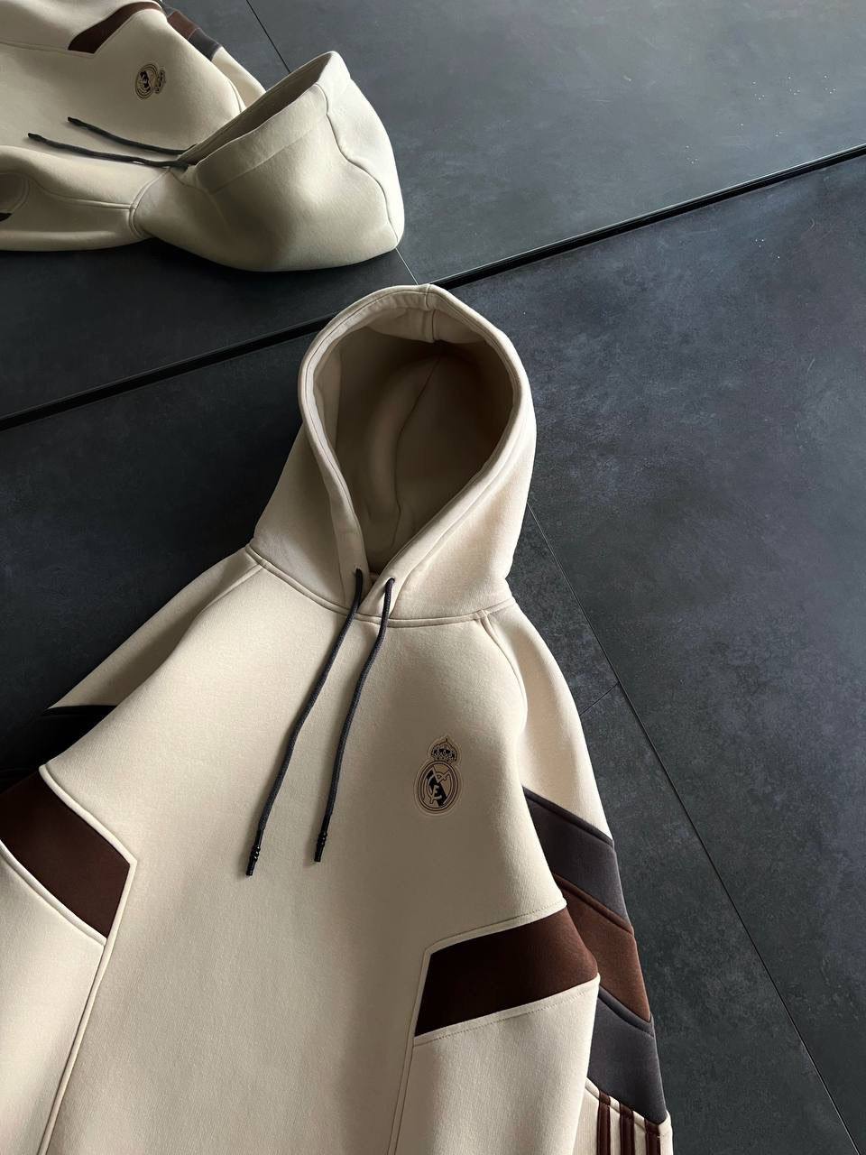 Real Madrid Hooded Oversized Sweatshirt - Stylish and Comfortable Withinblack