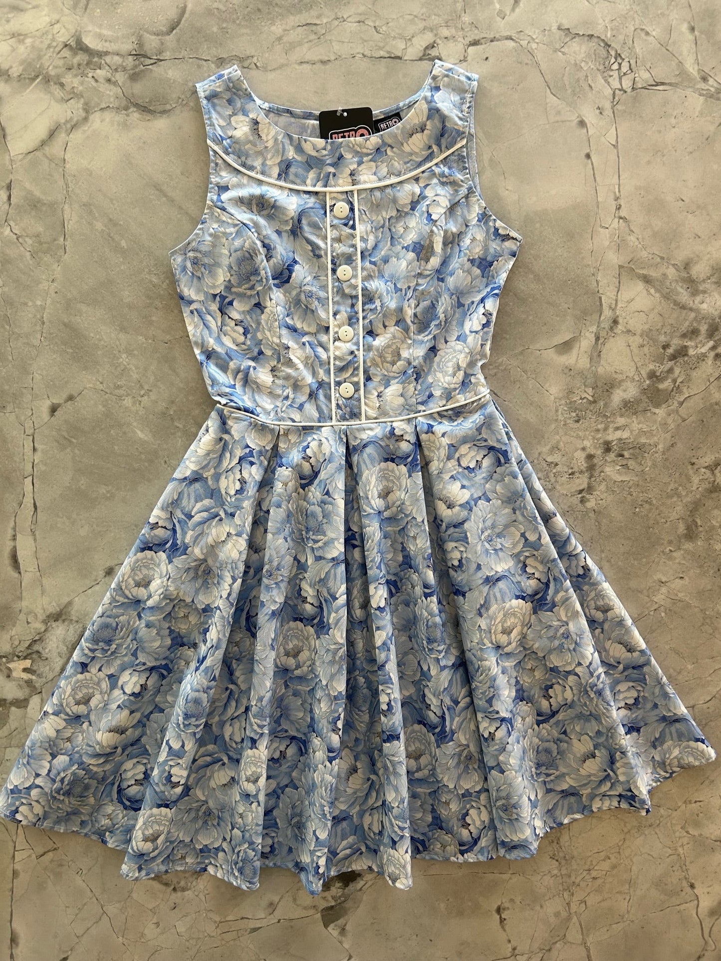Elizabeth Dress in Sky Floral Retrolicious