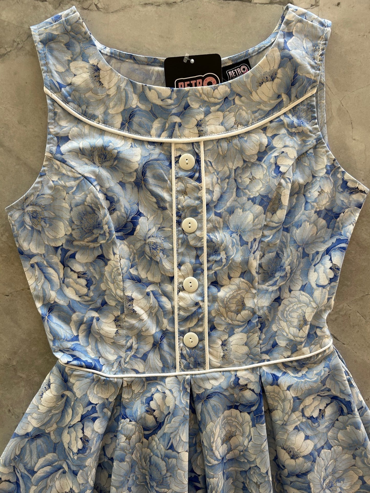 Elizabeth Dress in Sky Floral Retrolicious