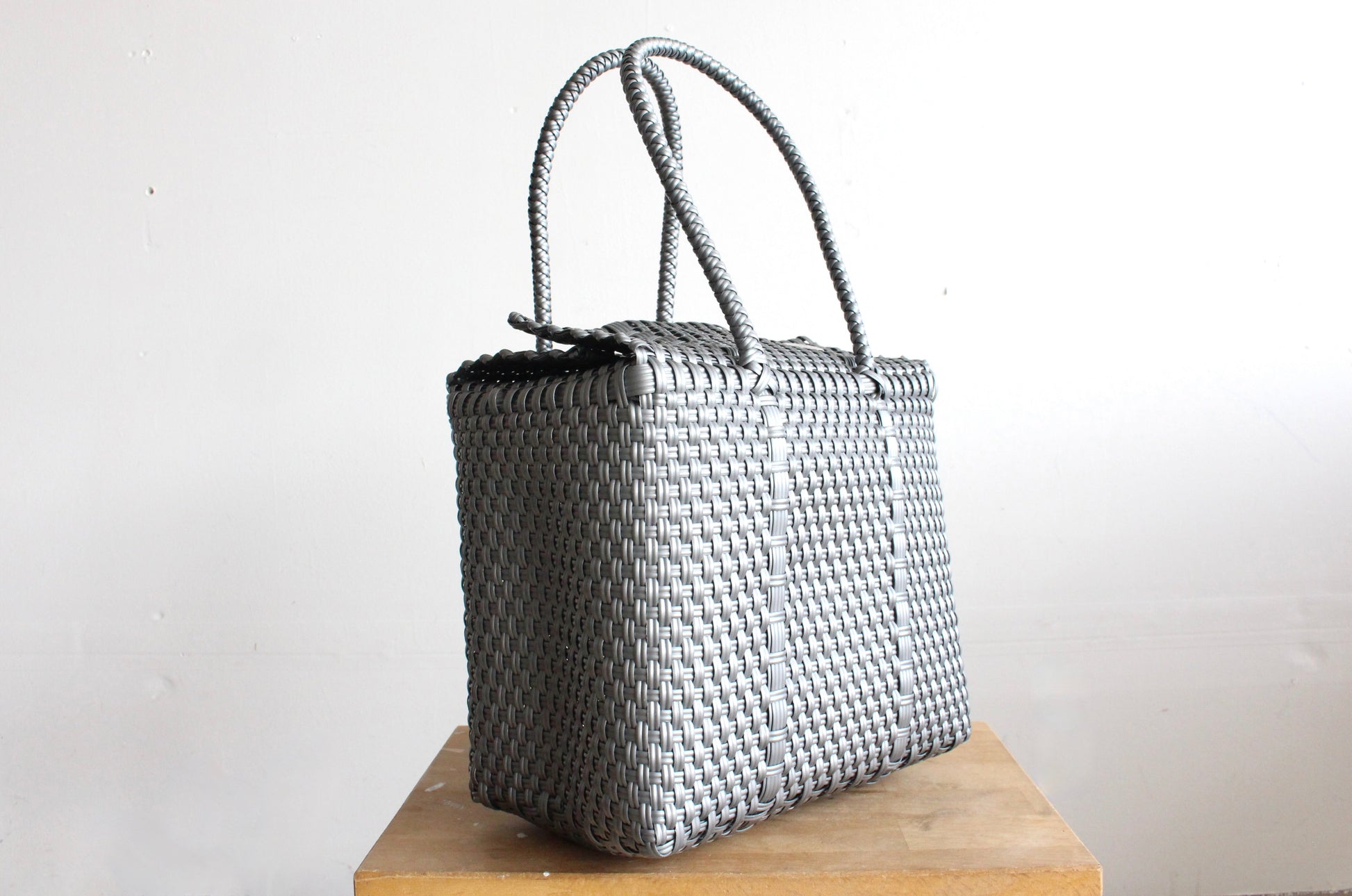 MexiMexi Silver Mexican Handbag - Woven Plastic Bag made in Mexico. MexiMexi