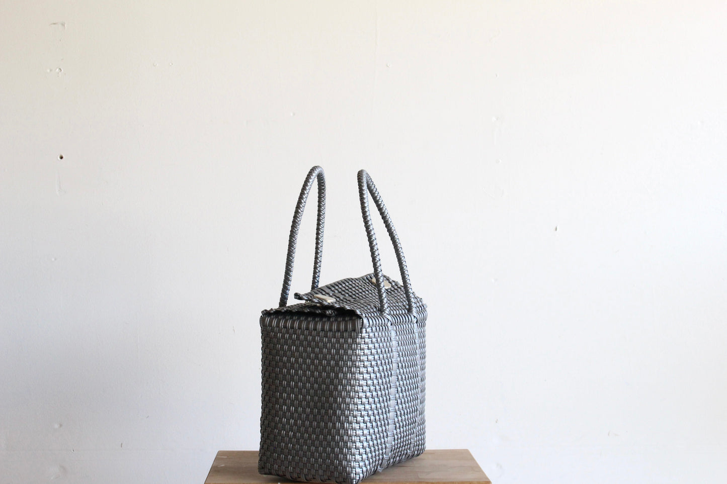 MexiMexi Silver Mexican Handbag - Woven Plastic Bag made in Mexico. MexiMexi