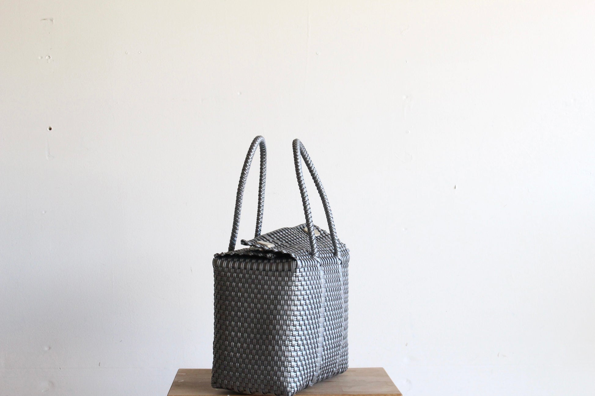 MexiMexi Silver Mexican Handbag - Woven Plastic Bag made in Mexico. MexiMexi
