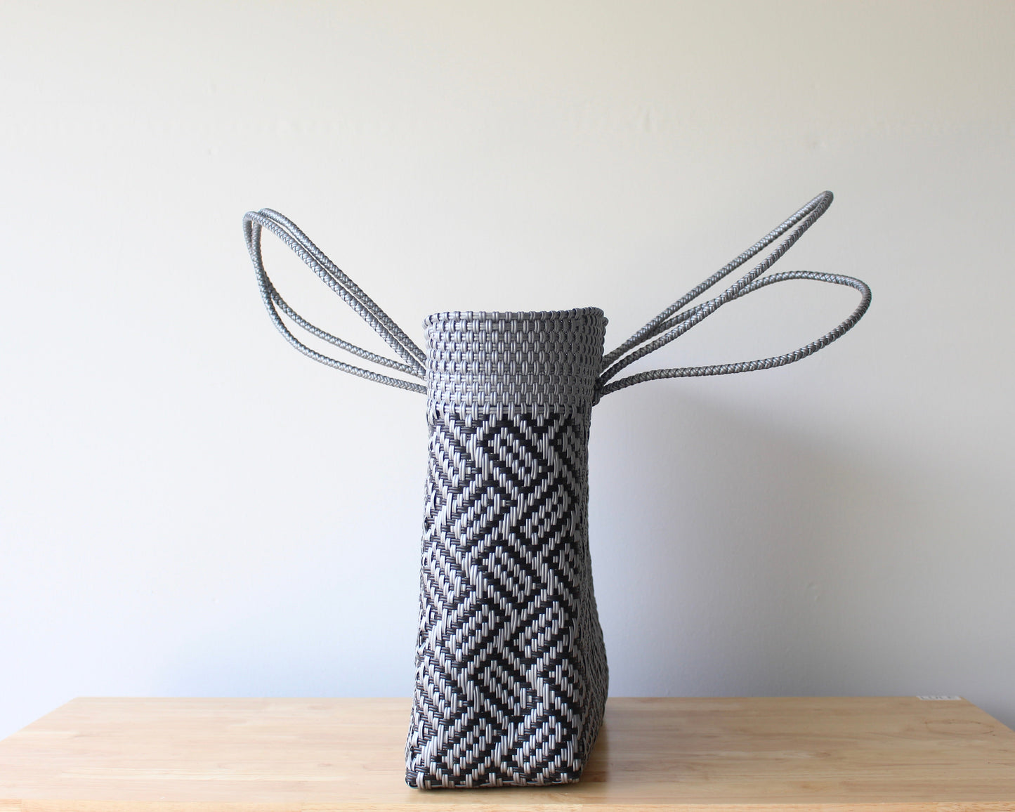 Mercado Large Tote – Silver & Black Rectangle Weave MexiMexi