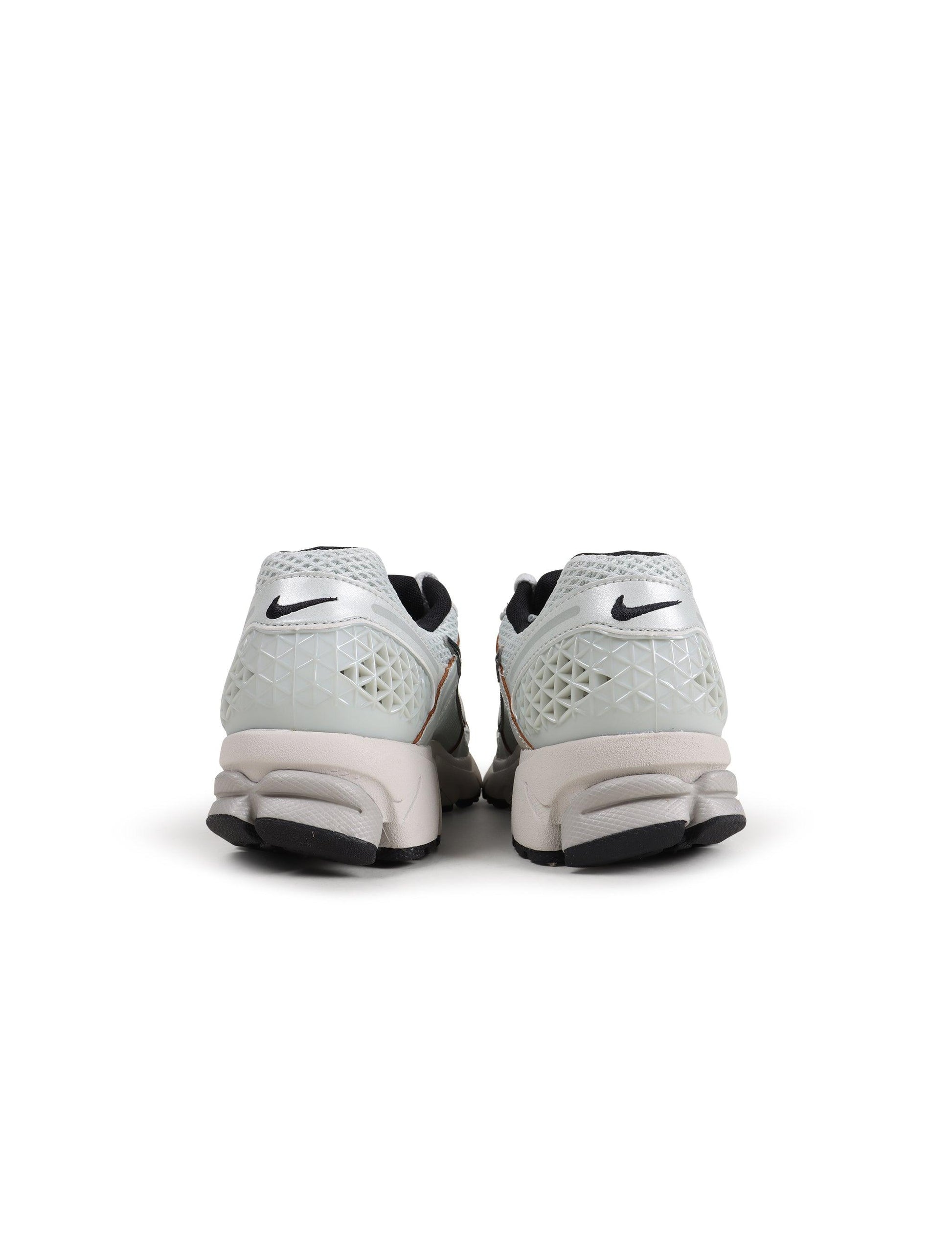 Nike Womens Zoom Vomero 5 - Light Silver Chrome Denim Exchange