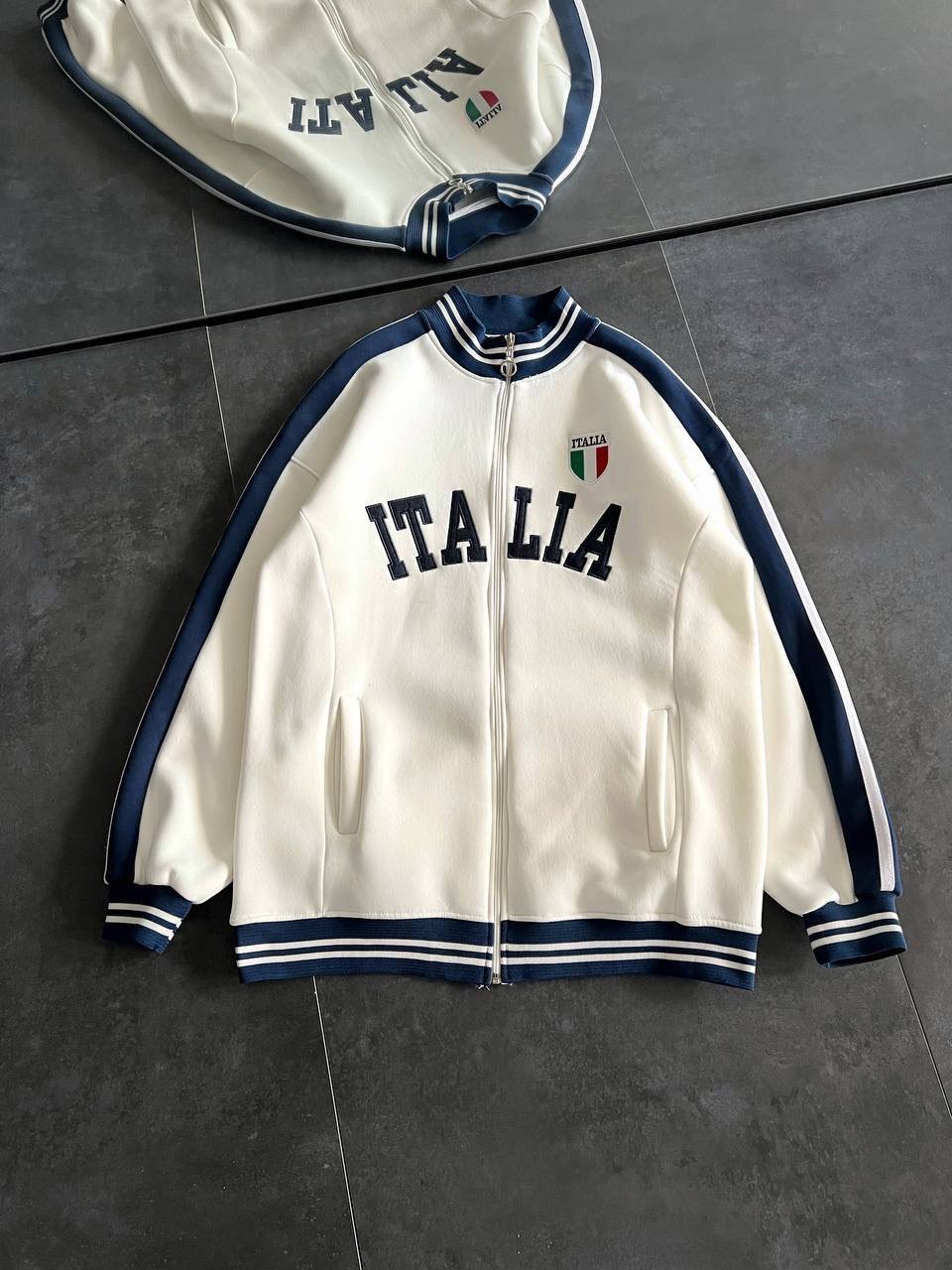 Italia Logo Oversized 3-Thread Fleece-Lined Compact Cardigan Withinblack