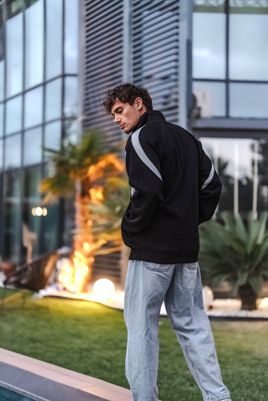 Juventus Logo Oversized Zip-Up Sweatshirt - Stylish and Comfortable Fanwear Withinblack