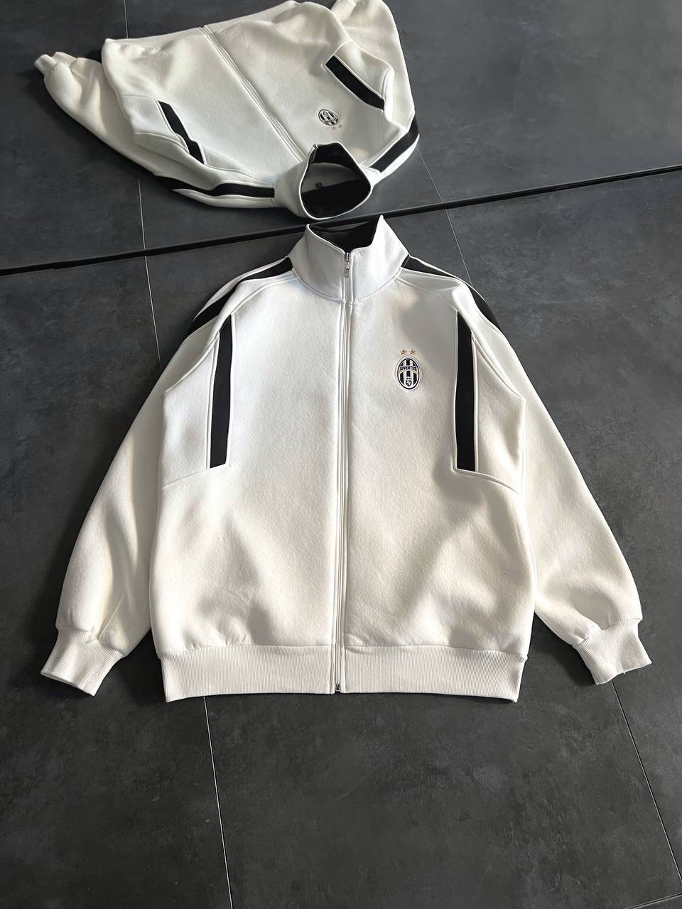 Juventus Logo Oversized Zip-Up Sweatshirt - Stylish and Comfortable Fanwear Withinblack