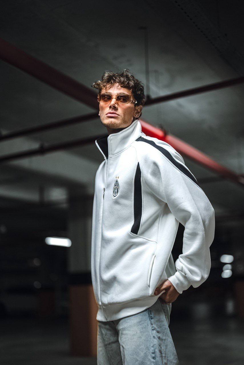 Juventus Logo Oversized Zip-Up Sweatshirt - Stylish and Comfortable Fanwear Withinblack