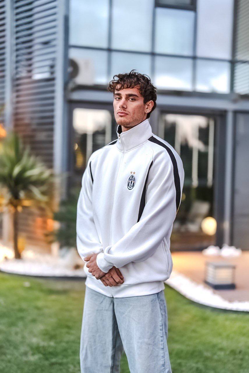 Juventus Logo Oversized Zip-Up Sweatshirt - Stylish and Comfortable Fanwear Withinblack