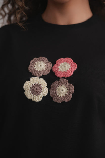 Crochet Flower Sweatshirt MOOD + ELLWI