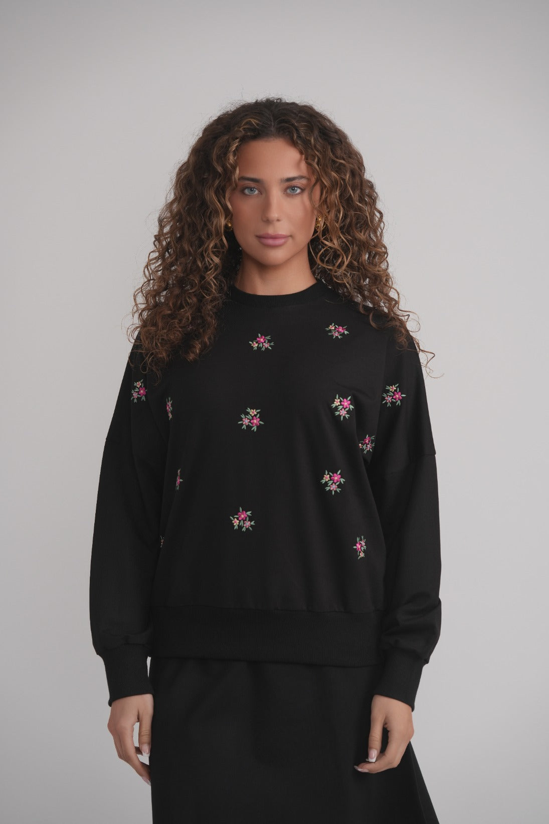 Floral Embroidered Sweatshirt MOOD + ELLWI