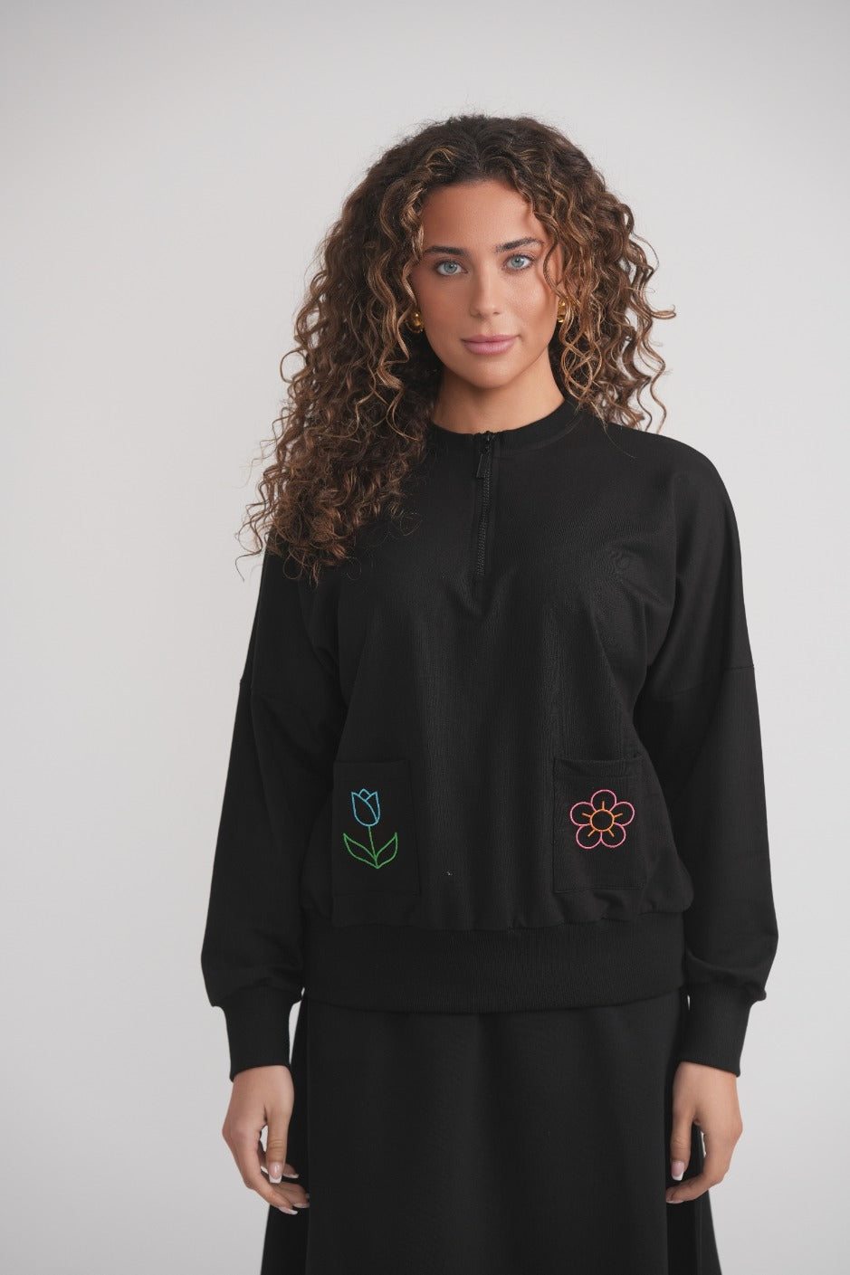 Embroidered Pocket Sweatshirt MOOD + ELLWI