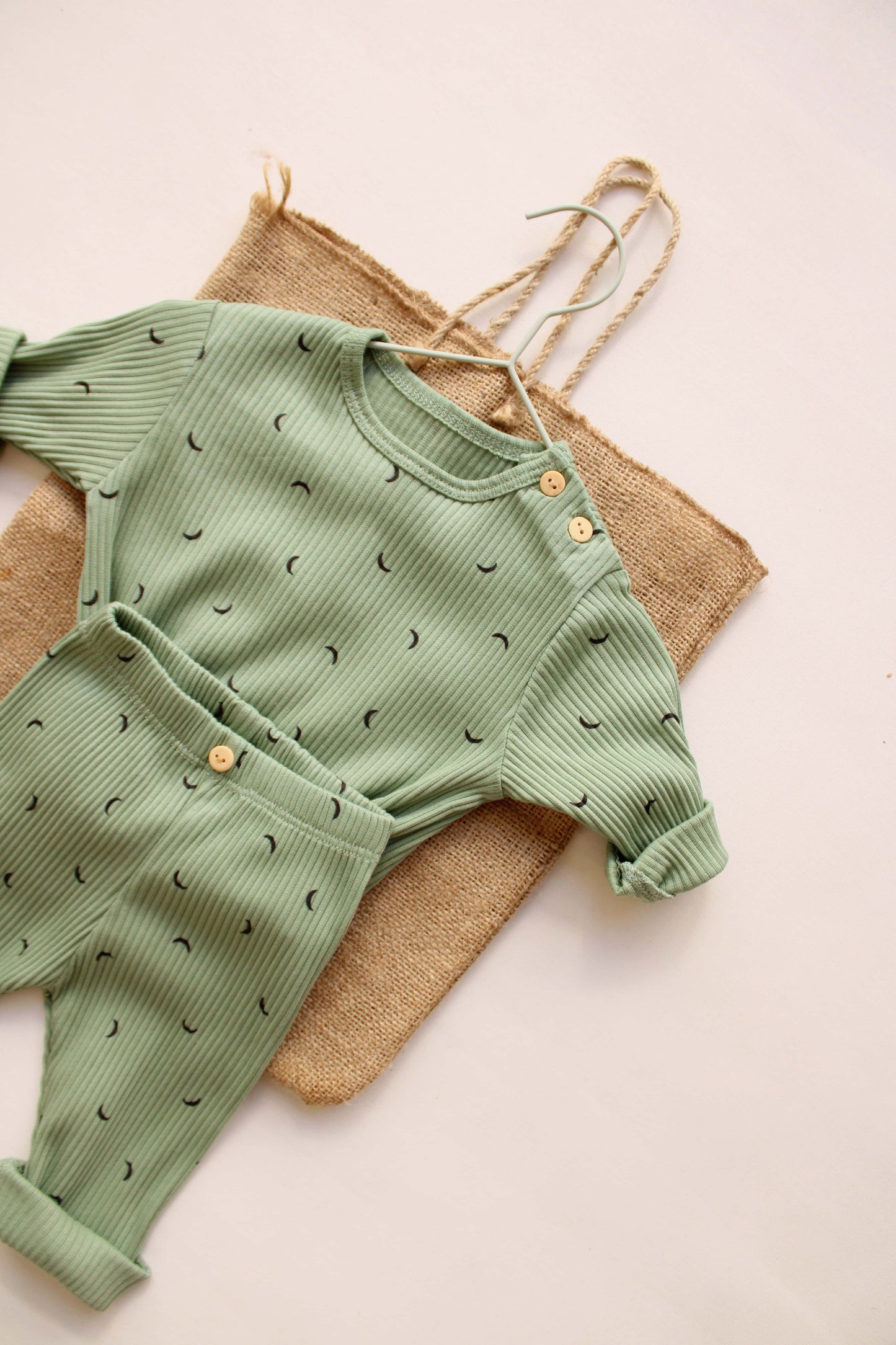 Green Moon 2 Piece Set Honey and Hive