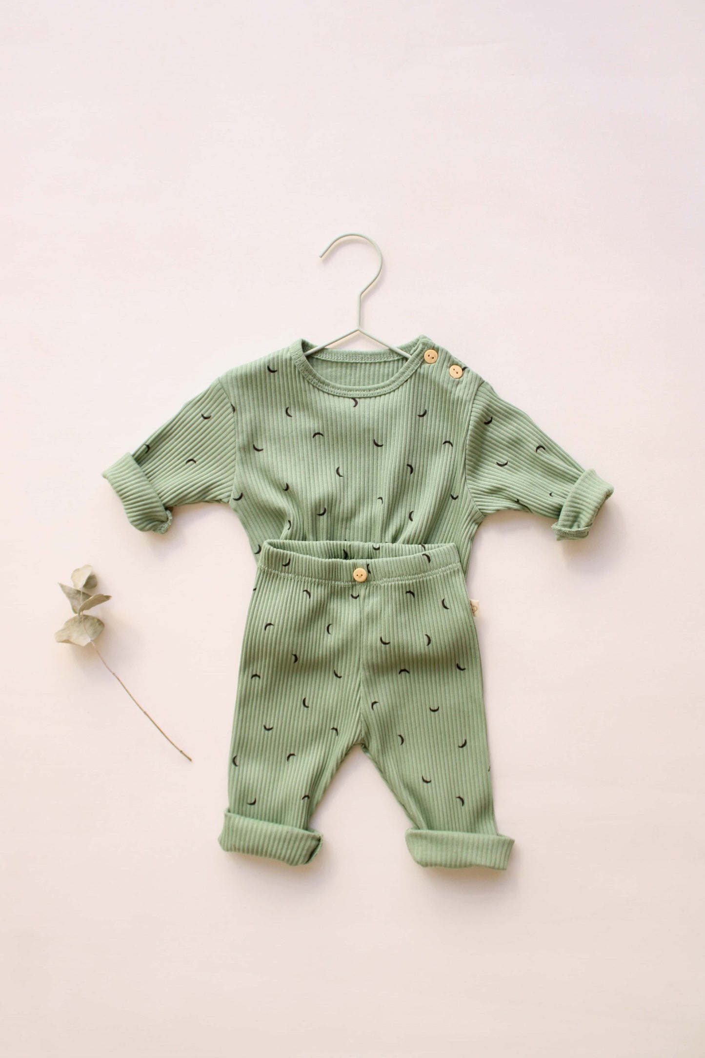 Green Moon 2 Piece Set Honey and Hive
